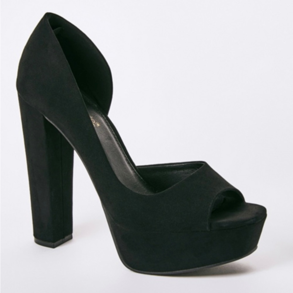 Charli Platform Peep Toe Pump by Shoedazzle